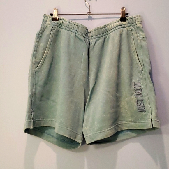 COPY - NEW Nike Mens Above Knee Length Short, Size XL - Picture 2 of 14